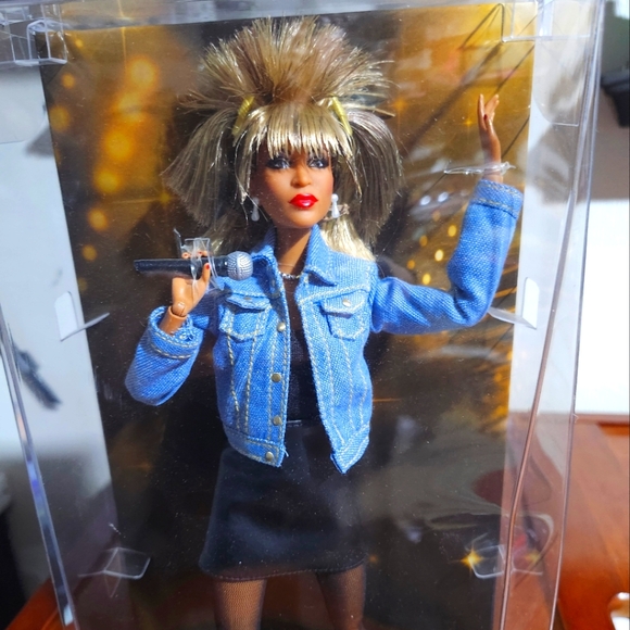 Tina Turner barbie with picture - Picture 1 of 6